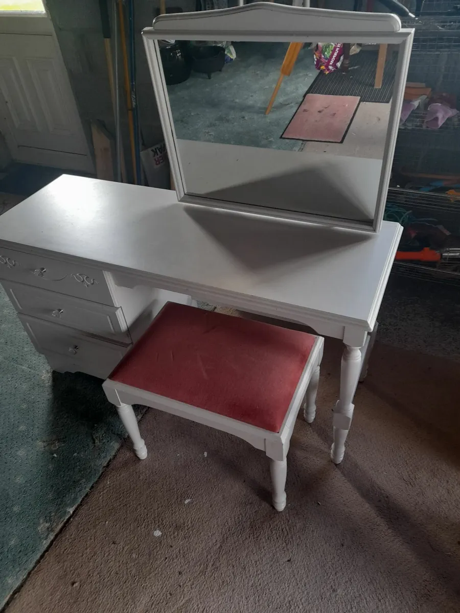 Dressing table and stool - Image 2