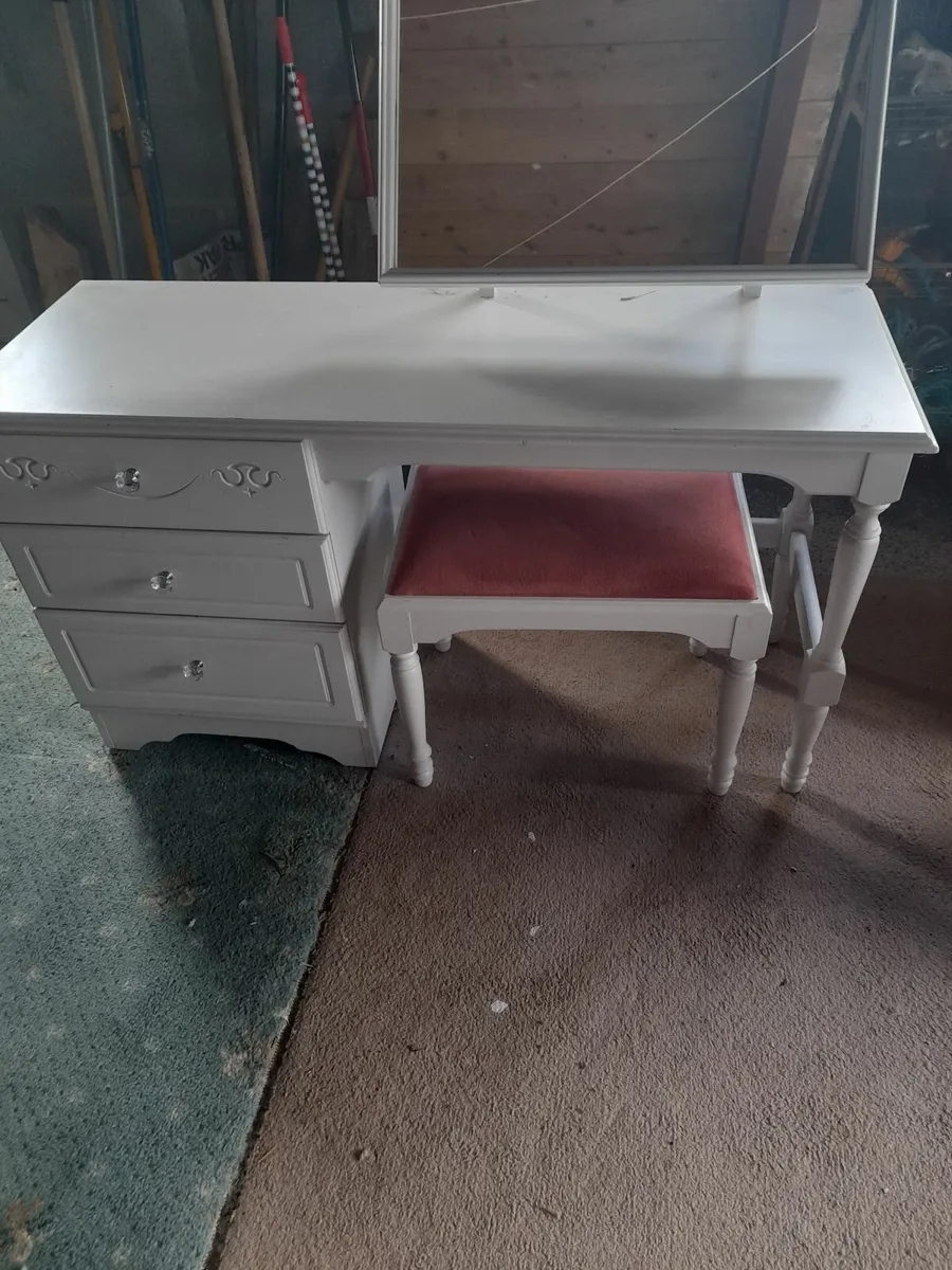 Dressing table and stool - Image 3