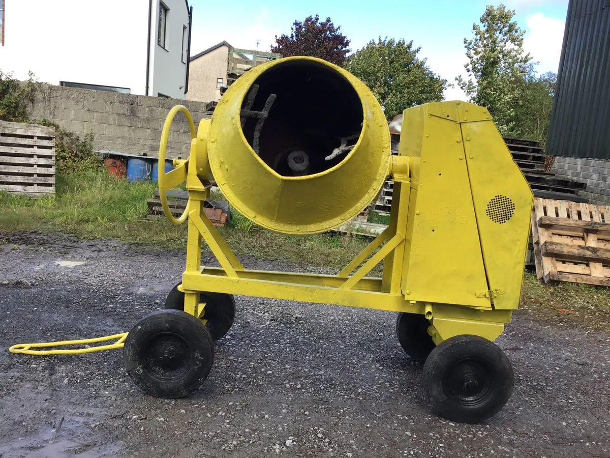 Diesel cement mixer - Image 1