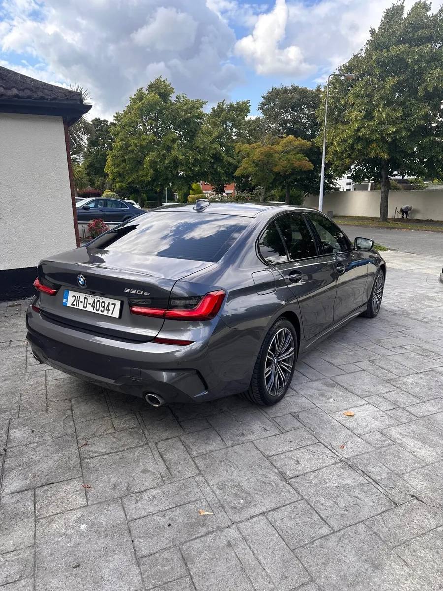 BMW 3-Series 2021 - Image 1