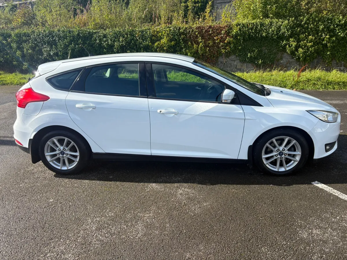 ABSOLUTELY IMMACULATE 2017 (171) FORD FOCUS - Image 3