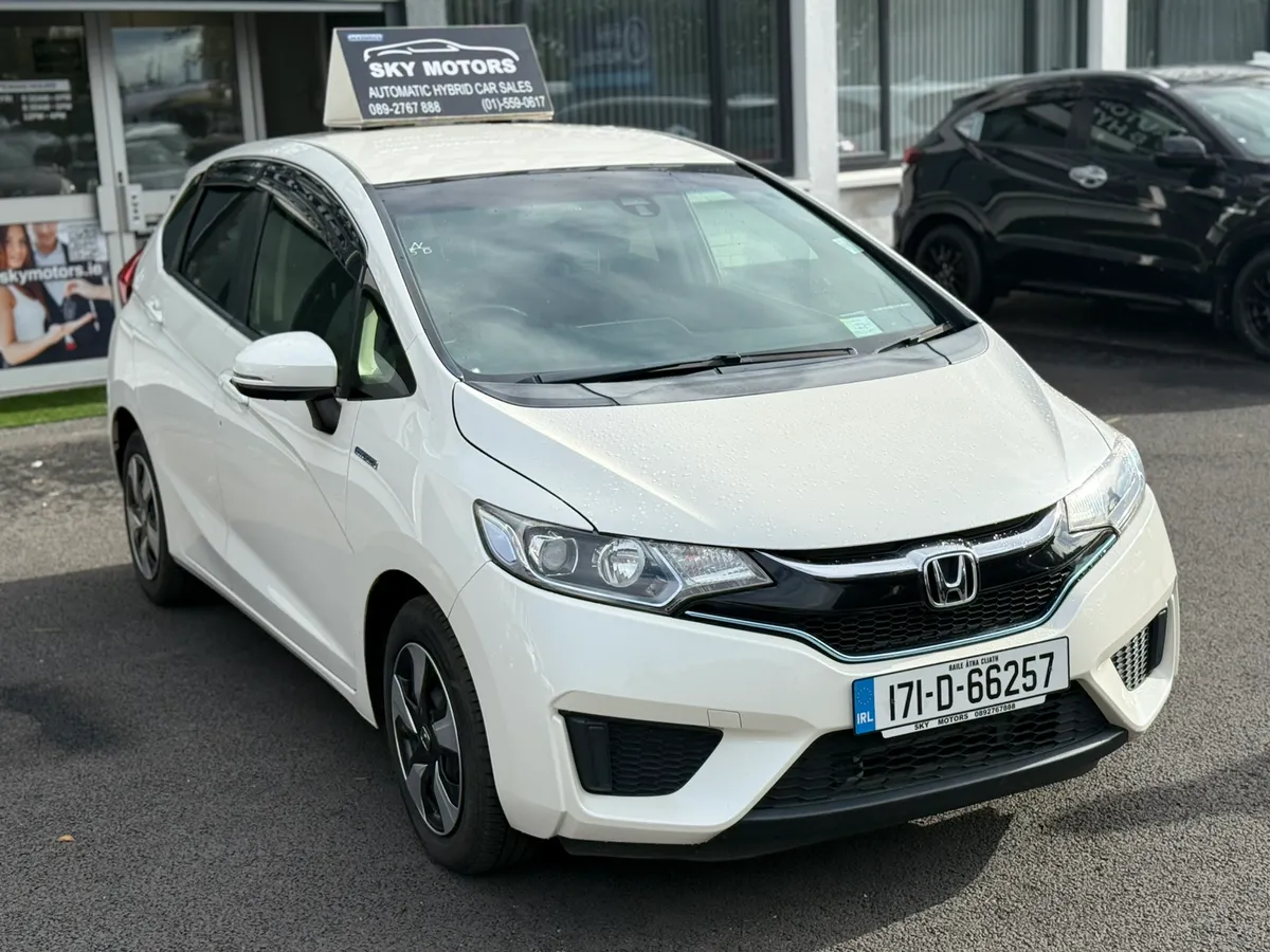 2017 Honda Jazz/Fit 1.5 Hybrid,Auto ,Low Miles 34K - Image 4