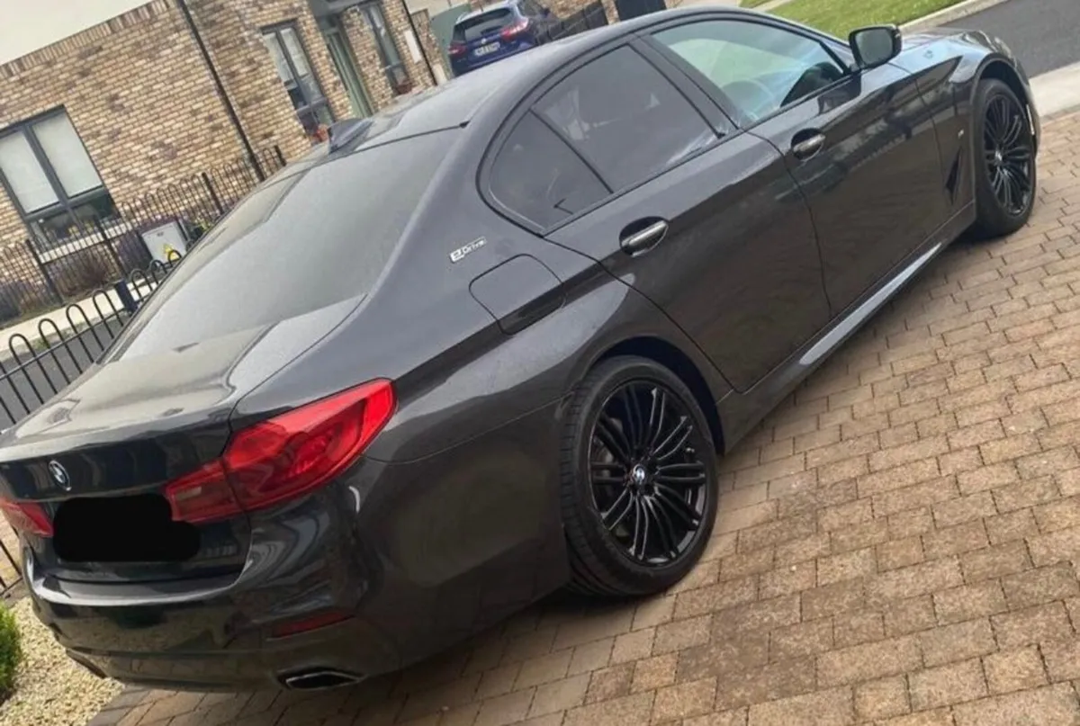 BMW 5-Series 2018 - Image 1