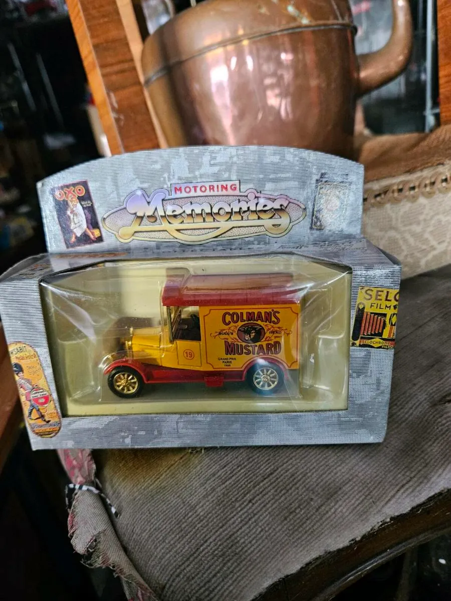 Corgi Colemans Mustard Van - Image 2