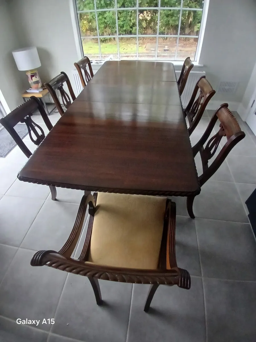 Dining table - Image 1