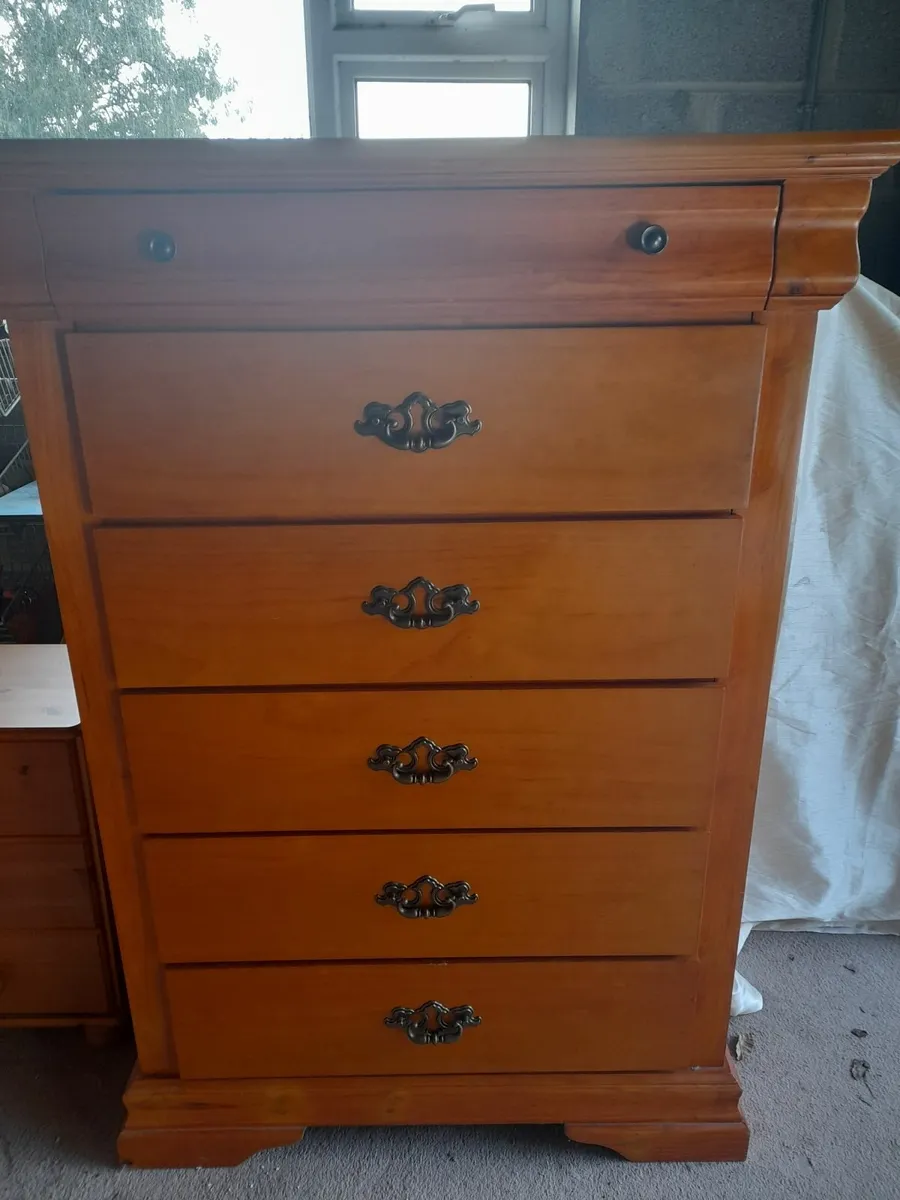 Chest of drawers - Image 1