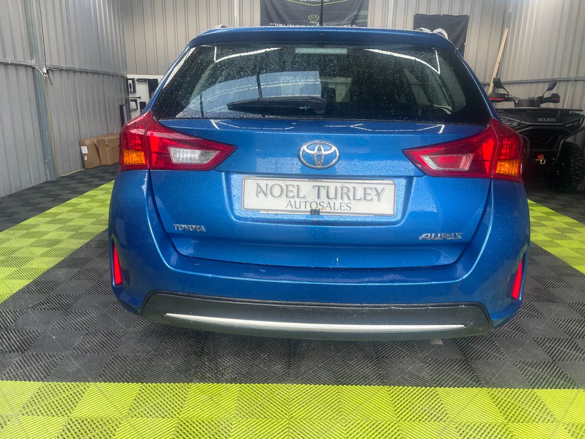 Toyota Auris 2015 - Image 4