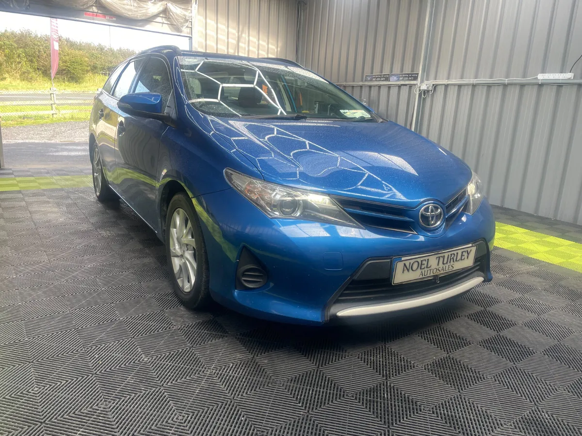 Toyota Auris 2015 - Image 1