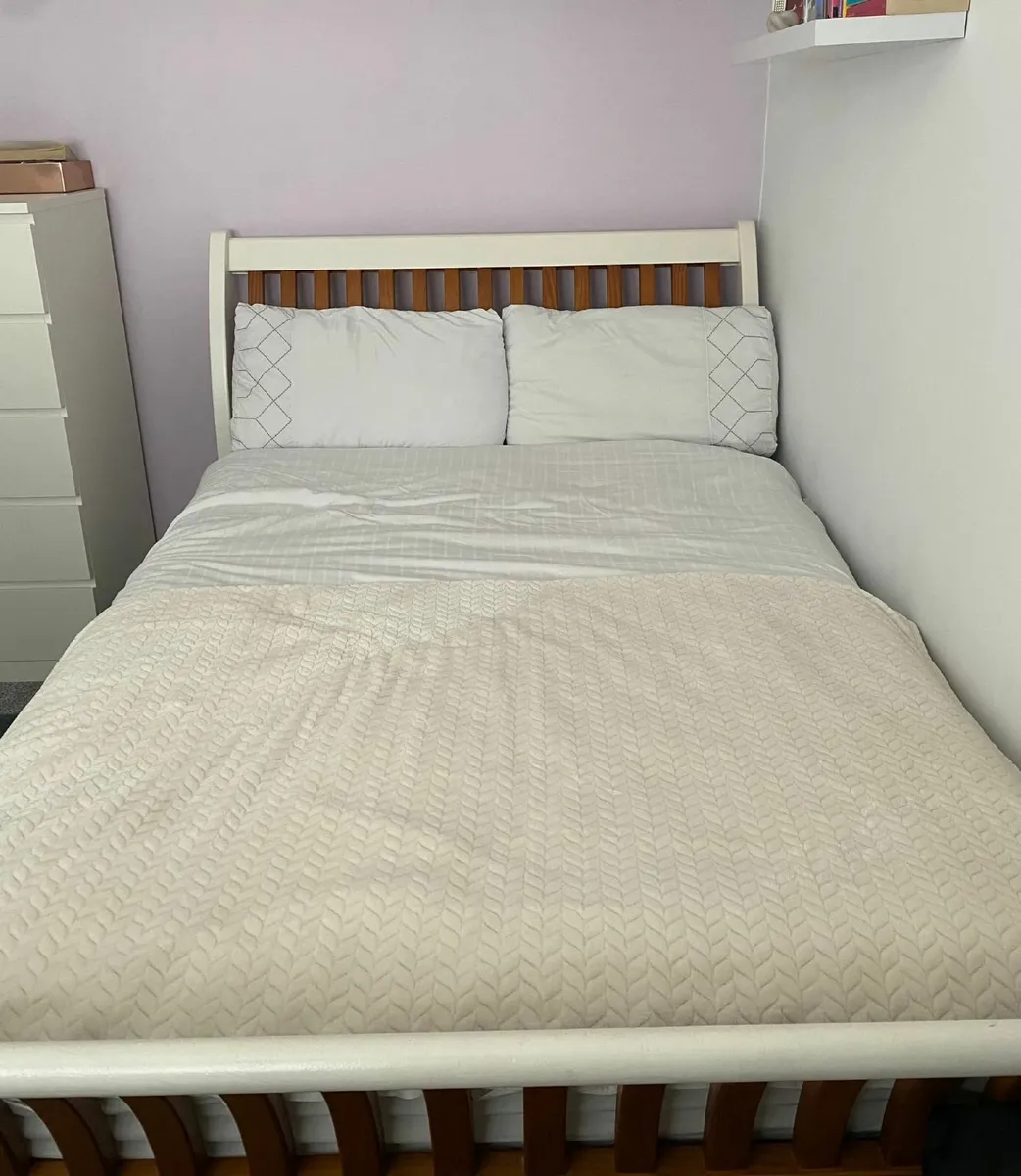 Double bed - Image 2