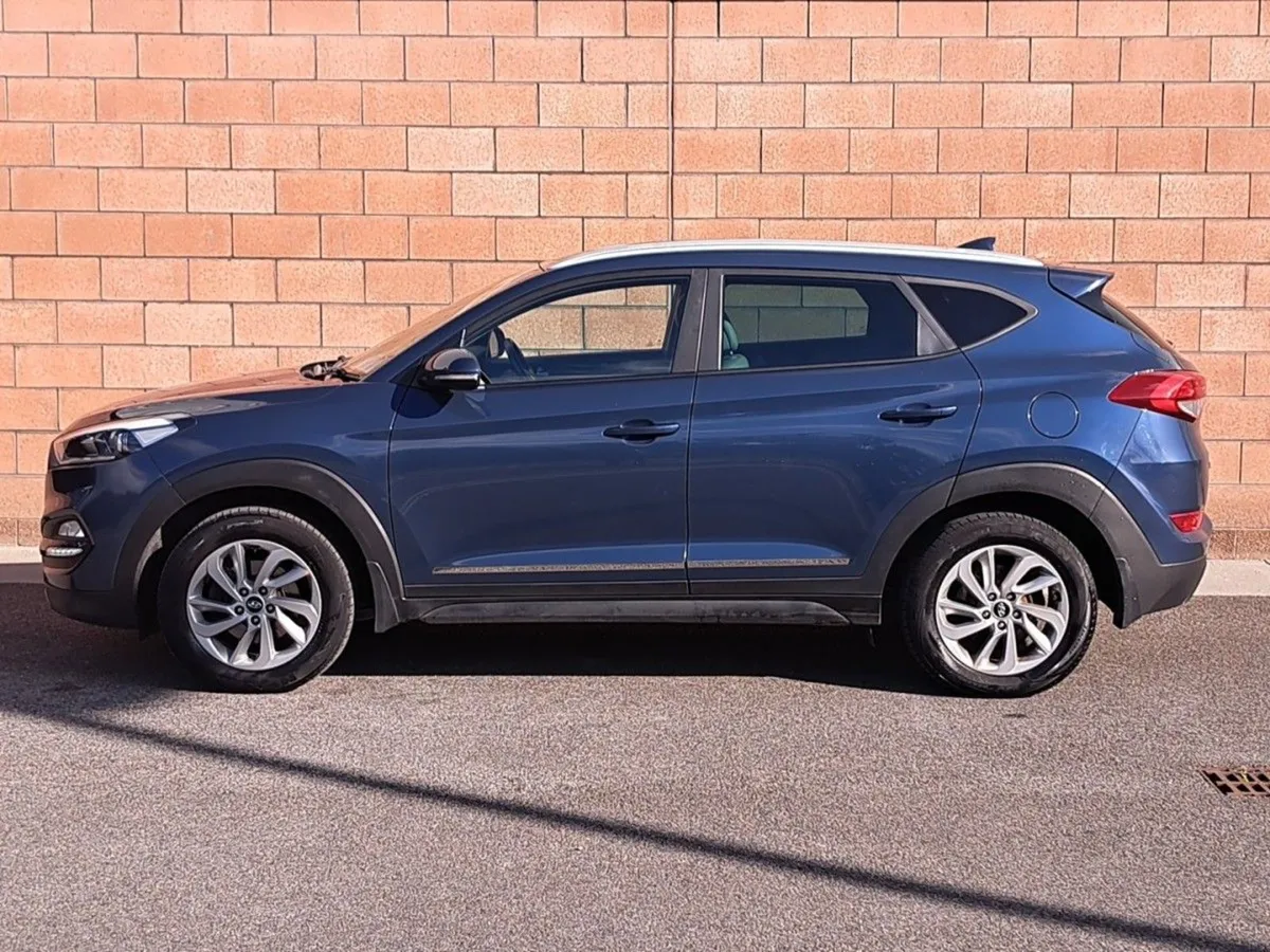 Hyundai Tucson Executive Model 1.7 Diesel. - Image 3