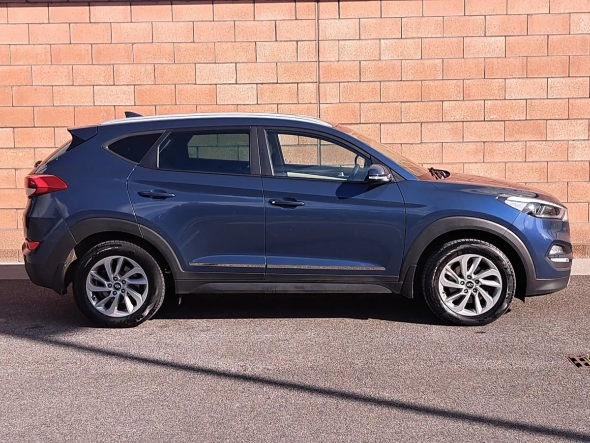 Hyundai Tucson Executive Model 1.7 Diesel. - Image 4