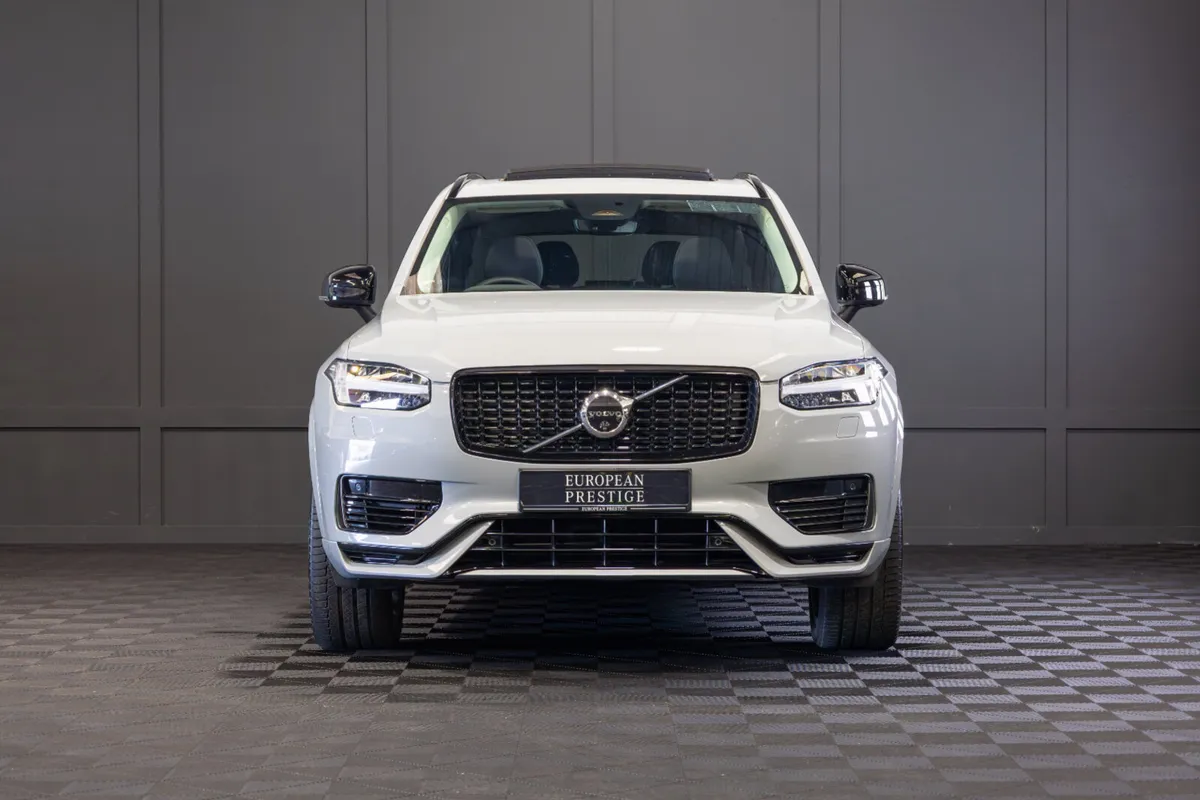 242 Volvo XC90 Plus T8 Recharge Dark Theme - Image 2