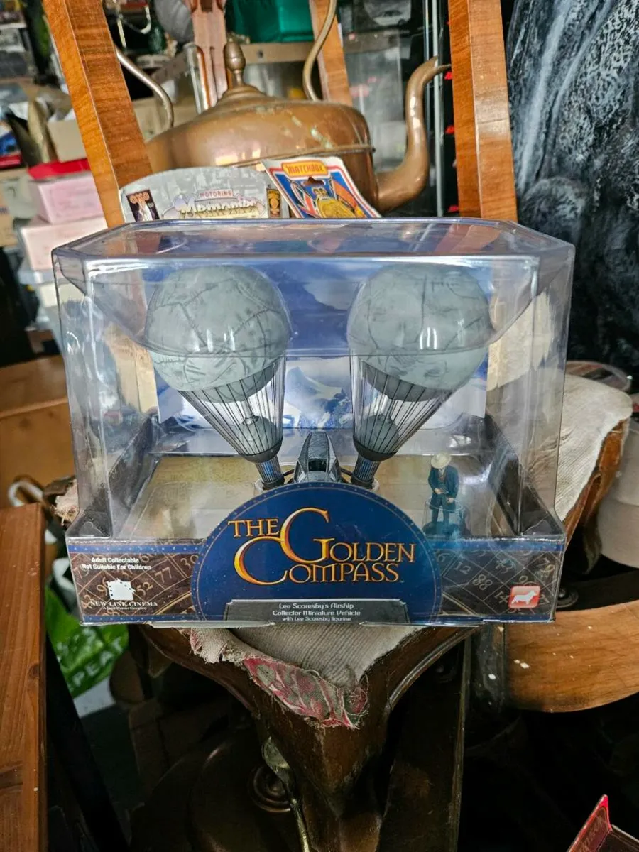 Corgi Golden Compass Lee Scorebys Airship - Image 1
