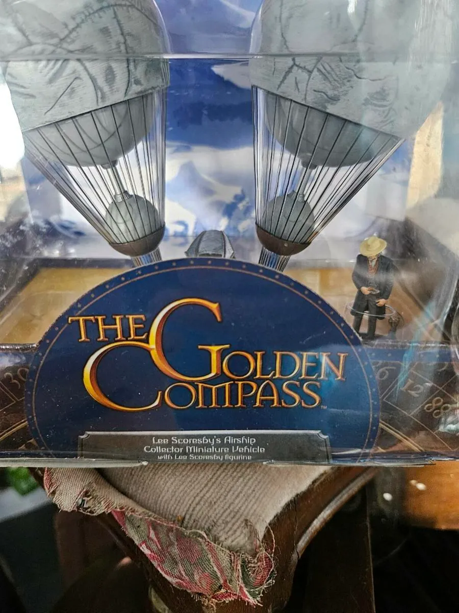 Corgi Golden Compass Lee Scorebys Airship - Image 2