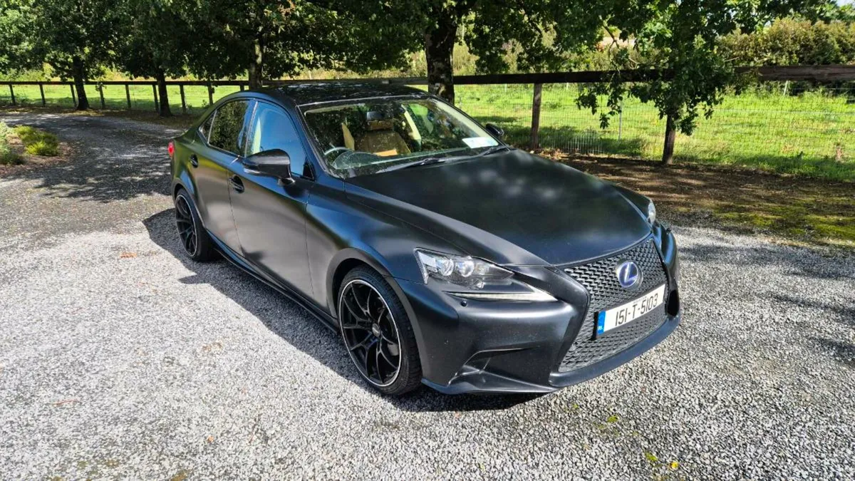Lexus IS300h Luxury - Image 1