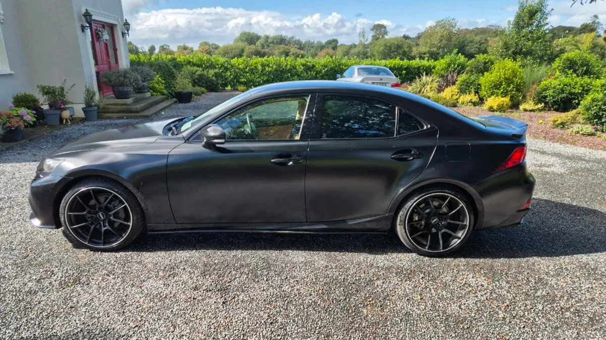 Lexus IS300h Luxury - Image 4
