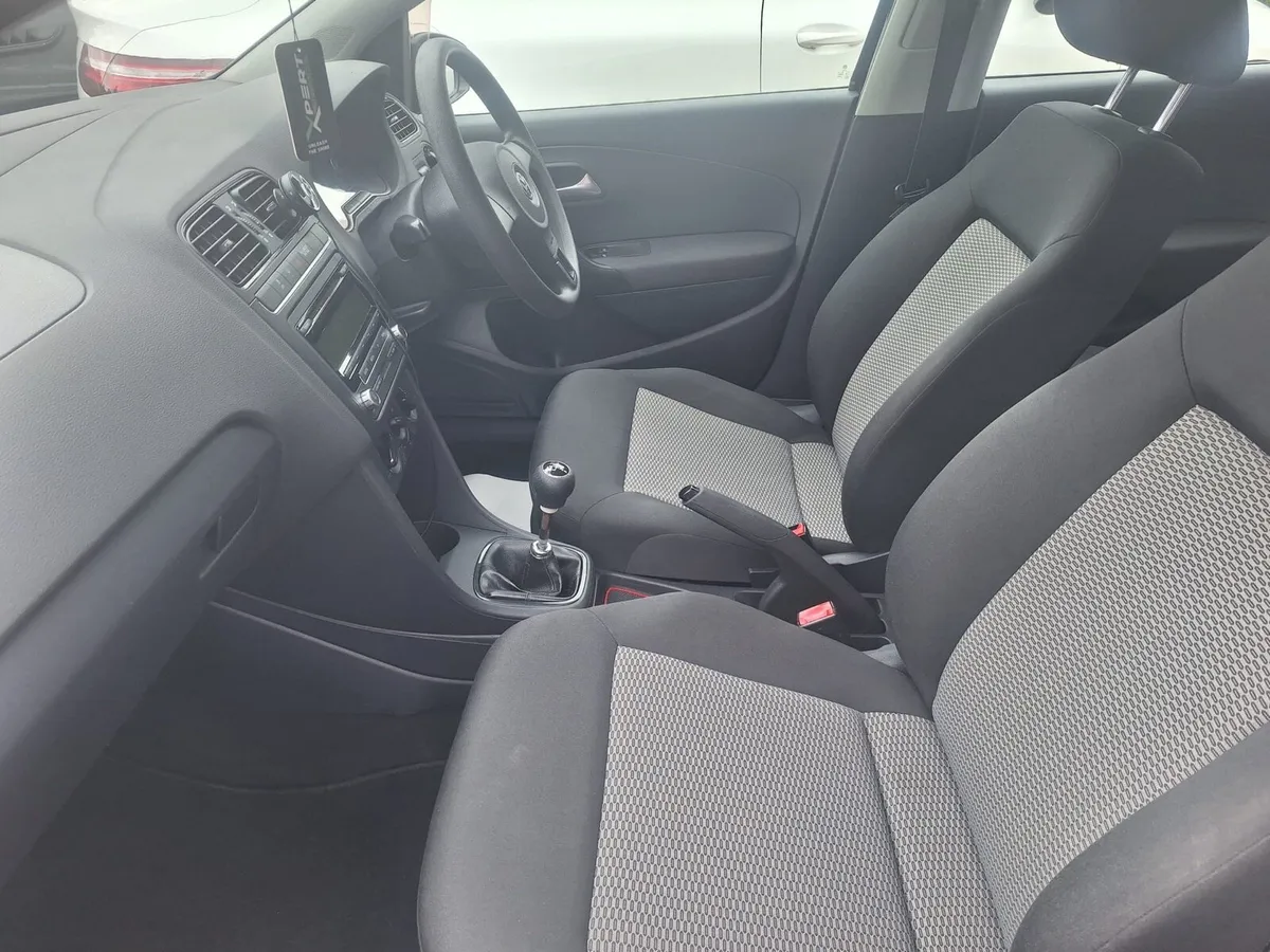 Volkswagen Polo 2011 - Image 2