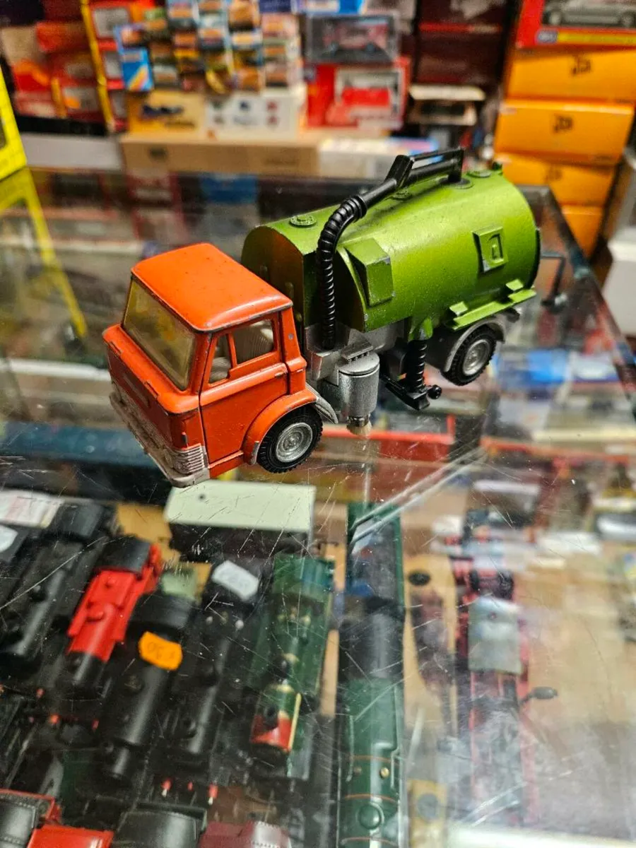 Dinky 1970's Ford Model D Road Sweeper - Image 1
