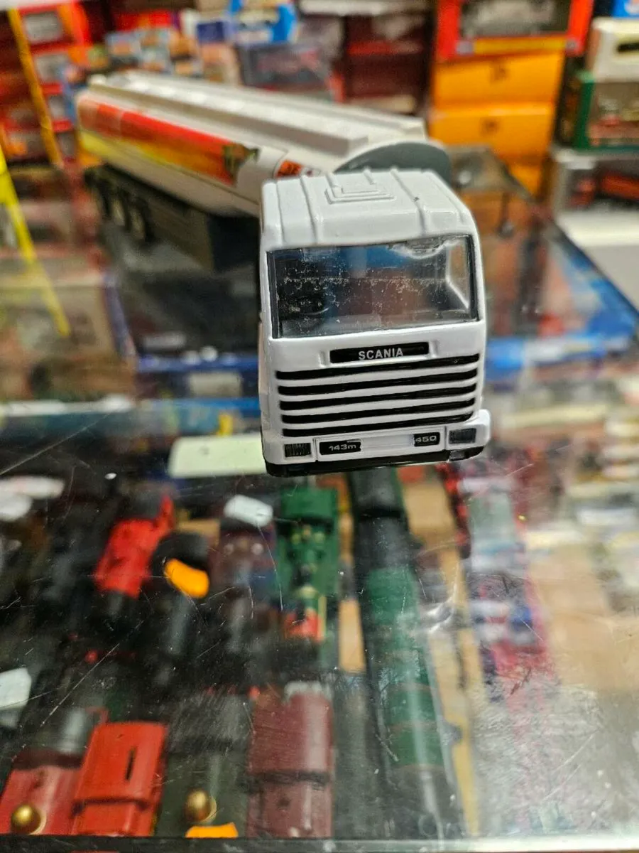 Corgi Esso Truck - Image 2