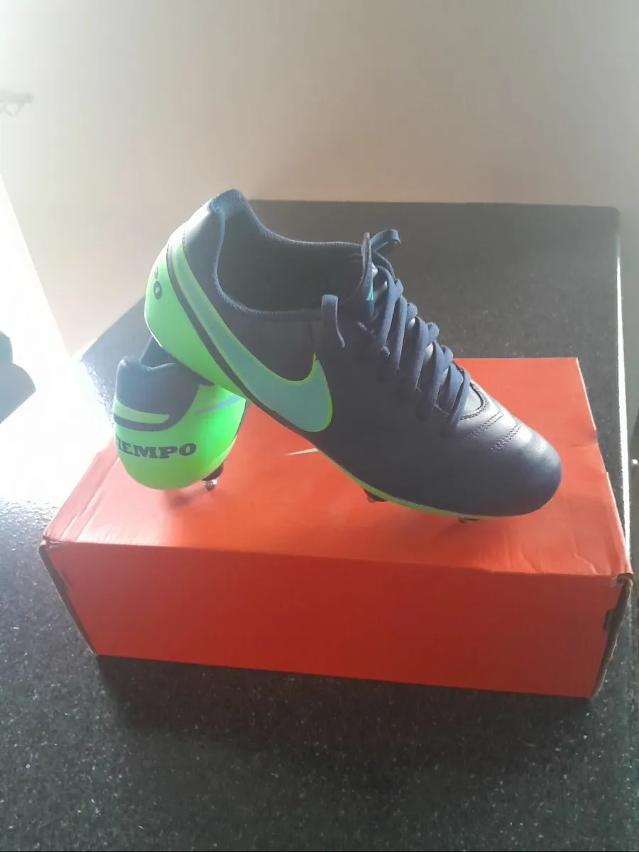 Nike football boots size 5 - Image 1