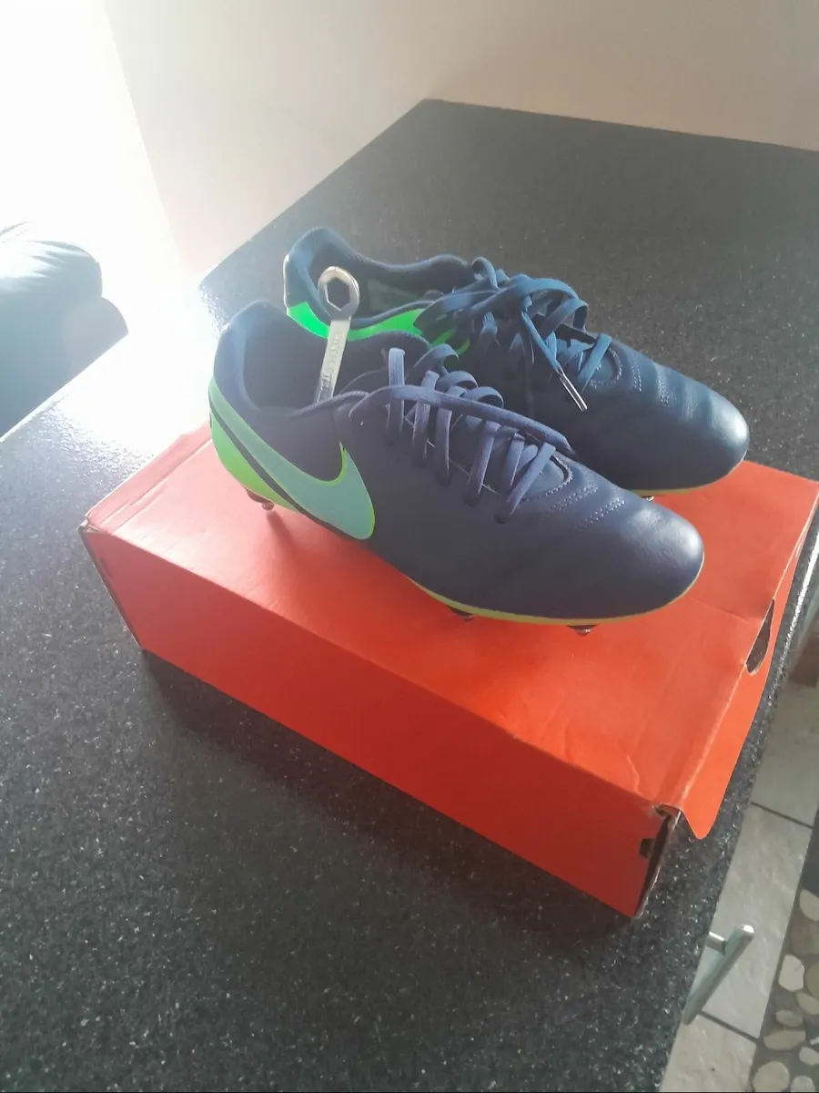 Nike football boots size 5 - Image 2