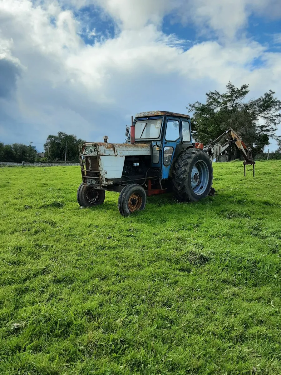 David Brown Tractor with David Brown Digger/Loader - Image 4