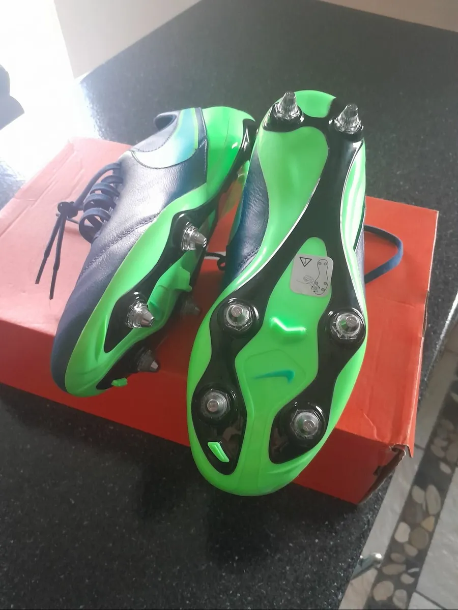 Nike football boots size 5 - Image 3