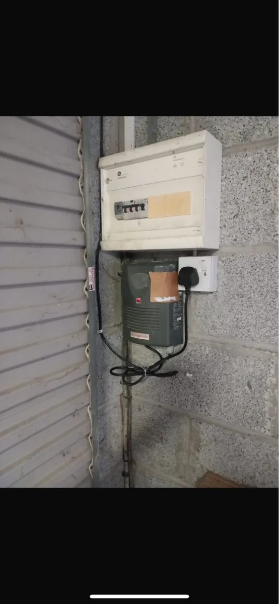 Henderson electric roller door - Image 4