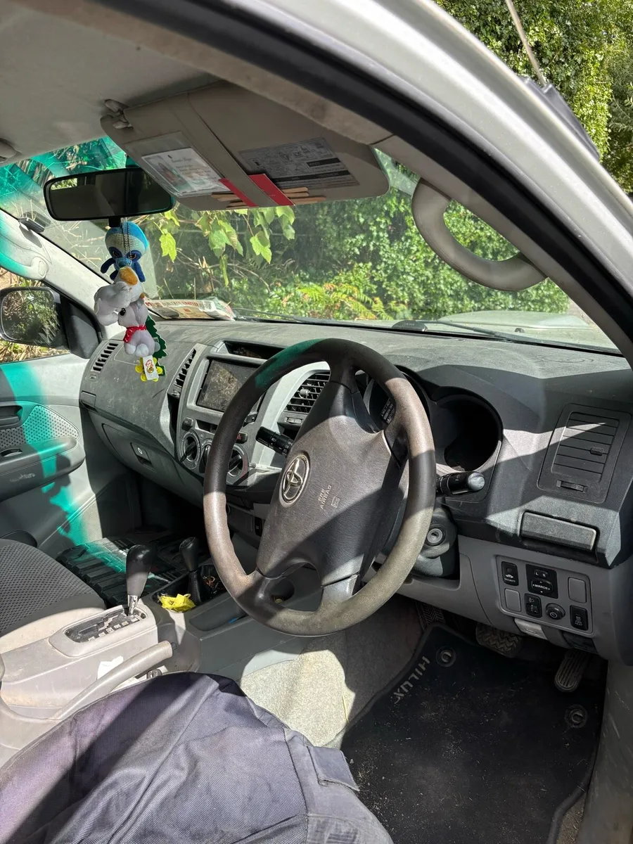 Toyota Hilux - Image 2