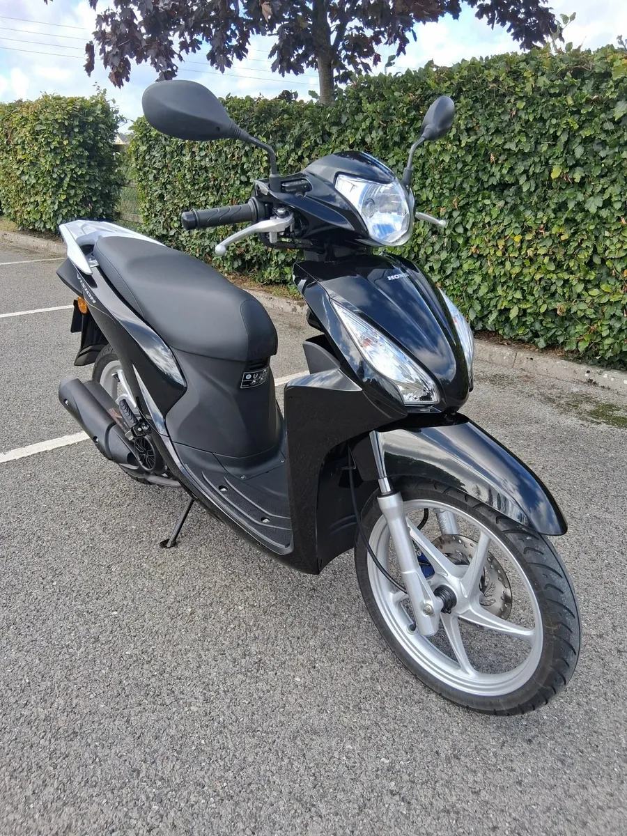 201  Honda Vision 110   *only 1500kms*  Very Clean - Image 2