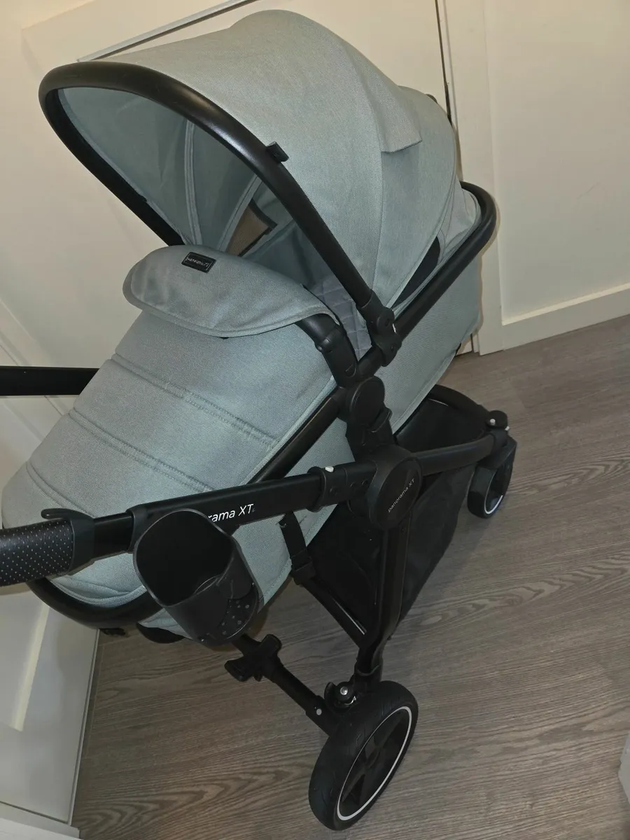 Panorama XT Pram with car seat and iso fix base - Image 1