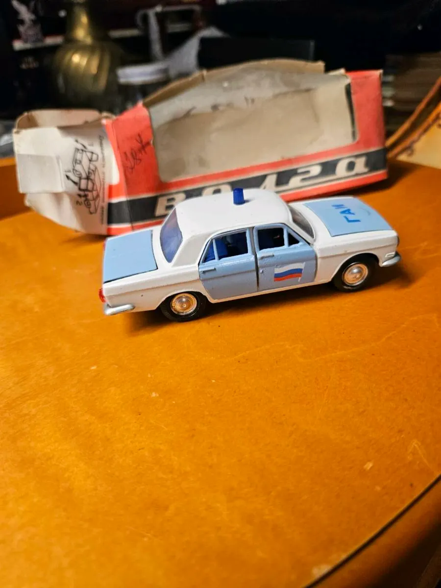 Corgi Russian Police Car - Image 3
