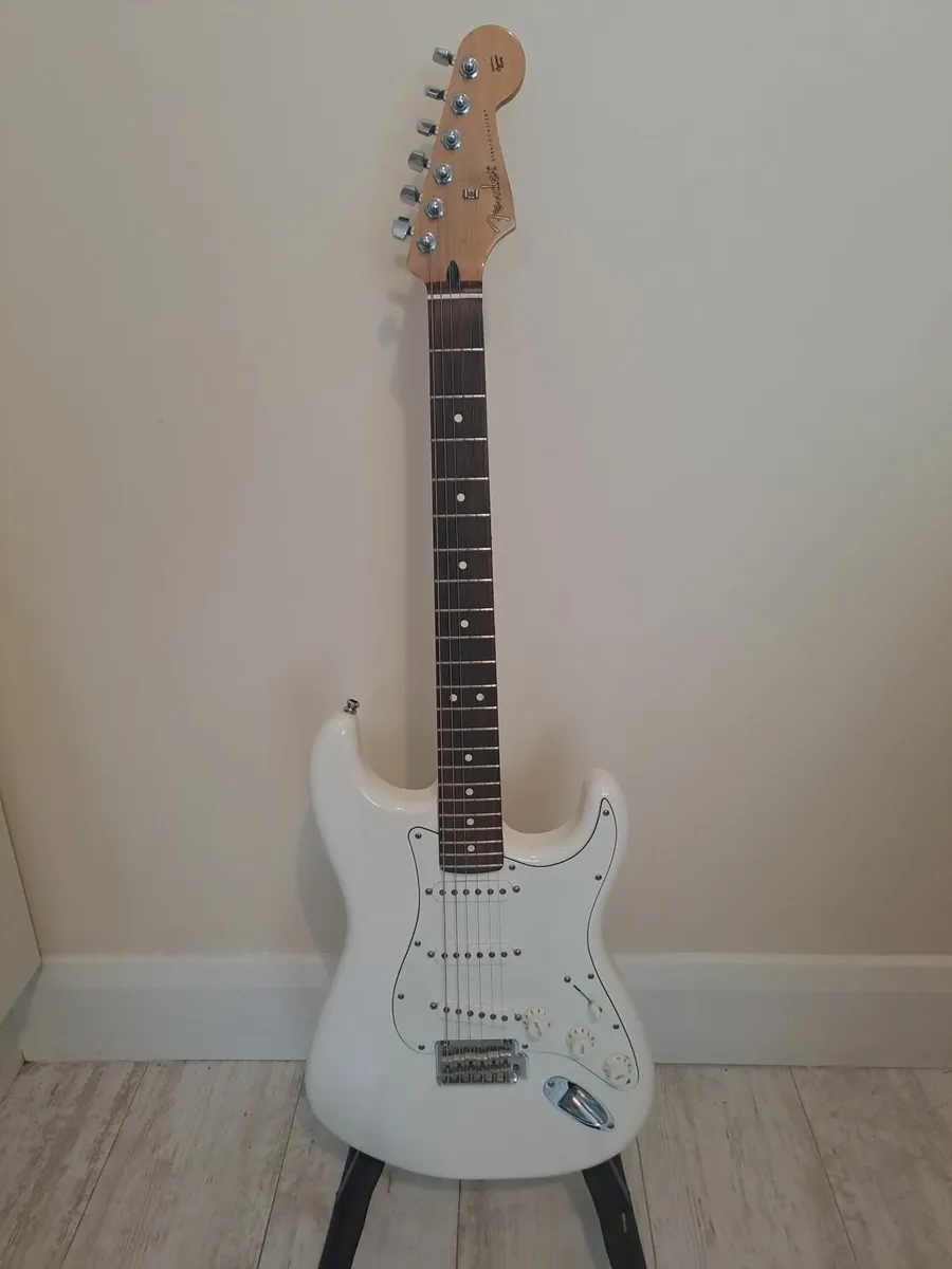 Fender player stratocaster - Image 1