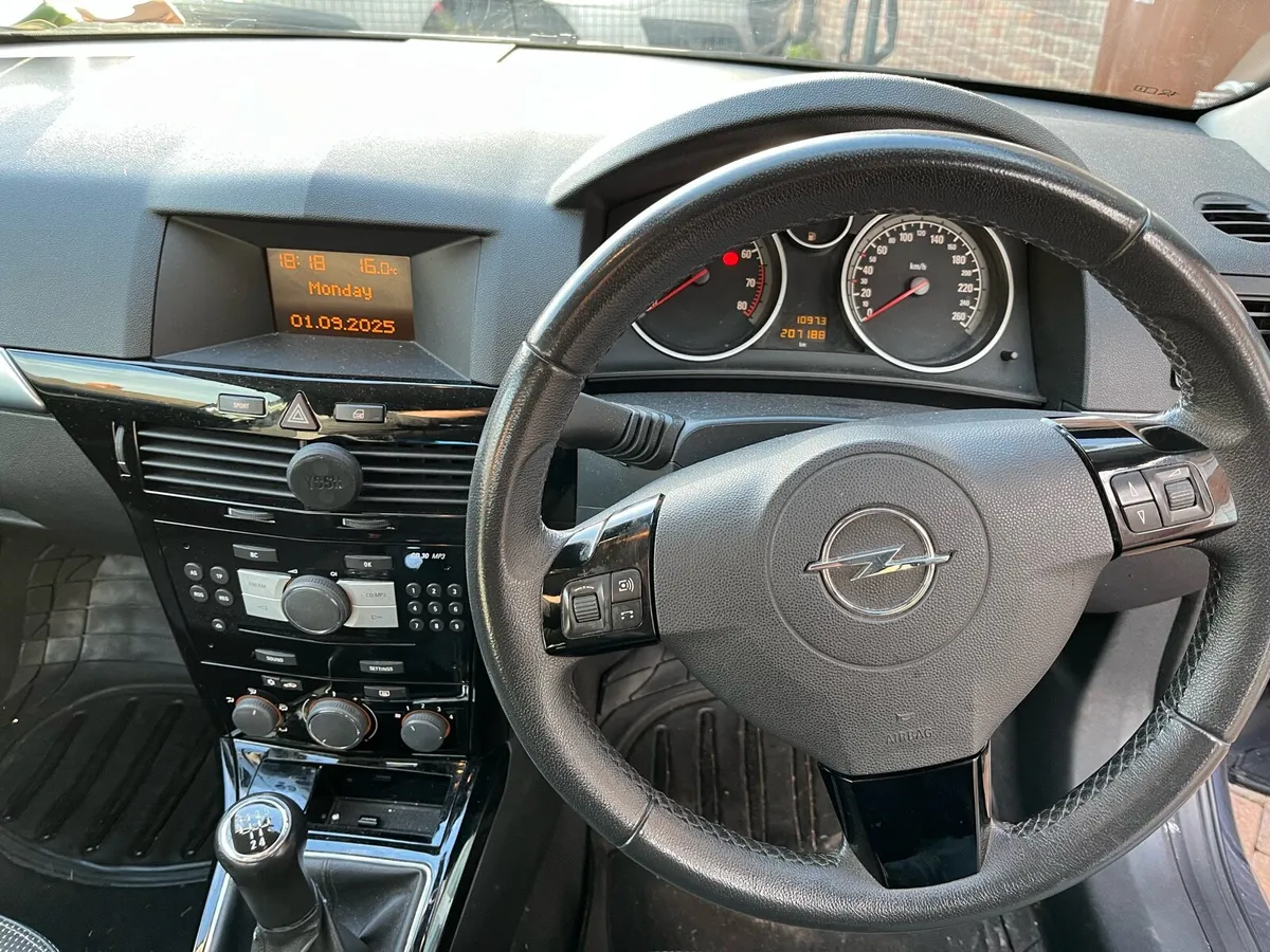 Vauxhall Astra - Image 2