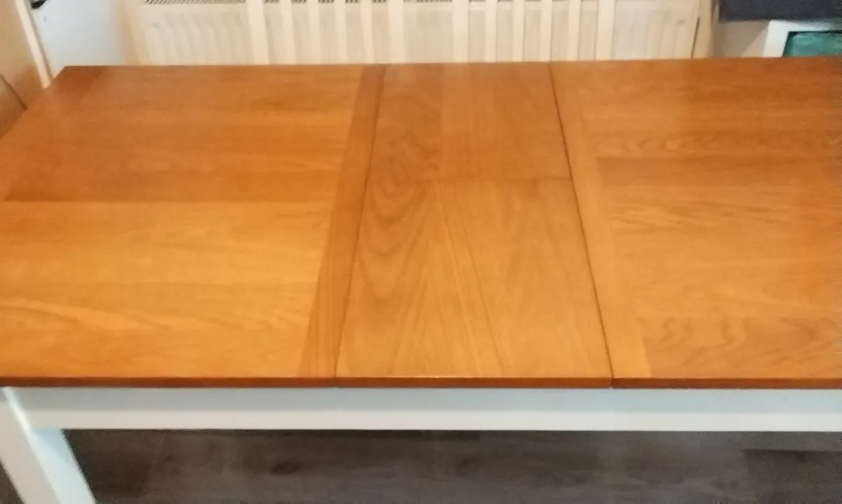 Dining room table and chairs - Image 1