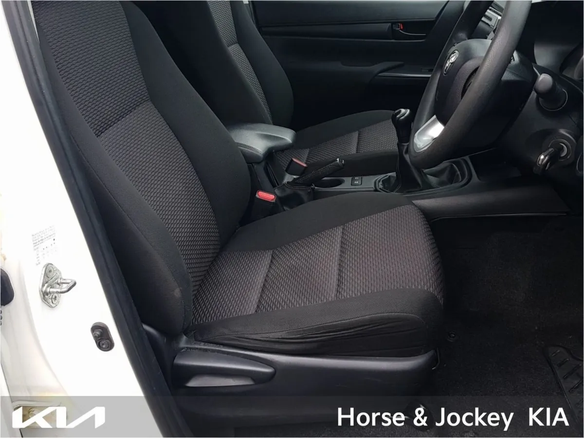 Toyota HiLux Hilux 2.4 D4D Active 148BHP D/C - Image 3