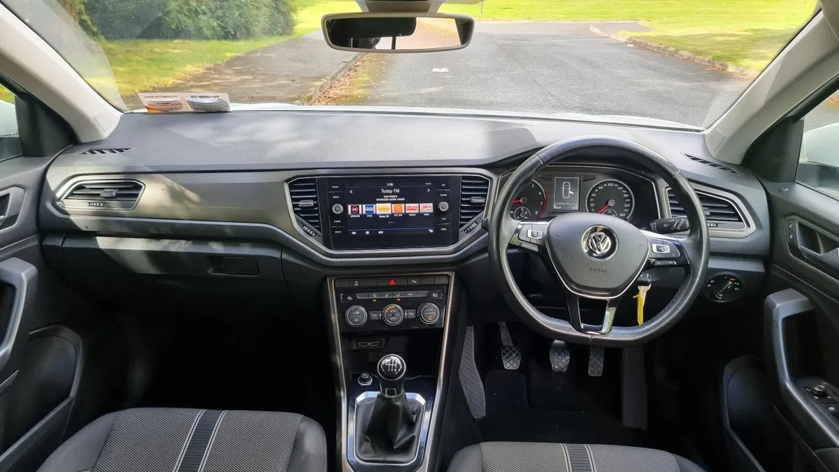 Volkswagen T-Roc 2018 - Image 2