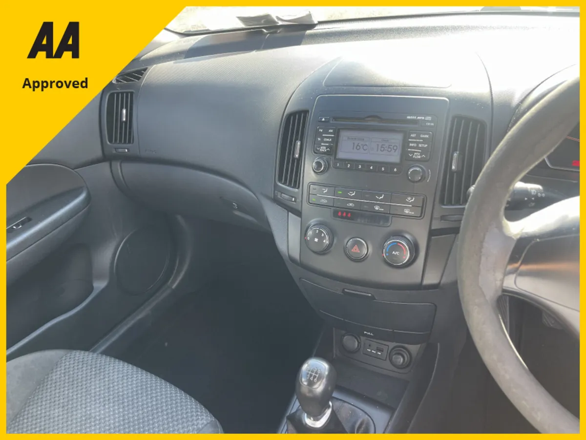 Hyundai i30 1.6 CRDI CLASSIC 90PS ISG 5DR - Image 2