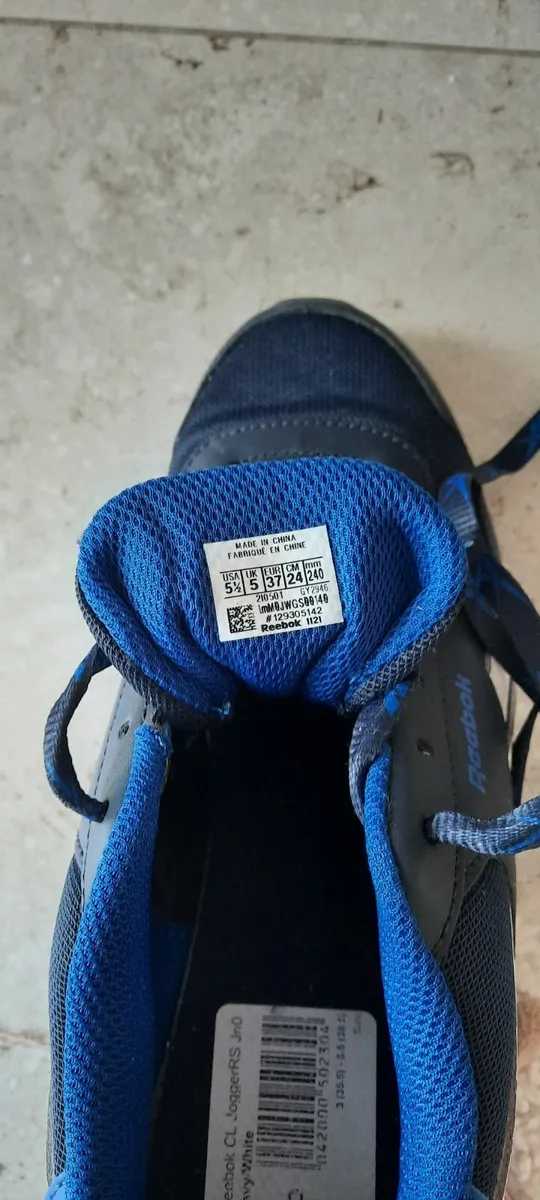 Boys Reebox runners size 5 - Image 1