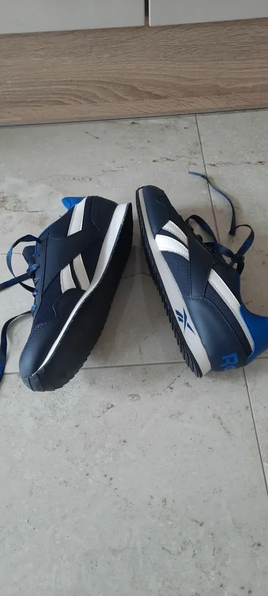 Boys Reebox runners size 5 - Image 4
