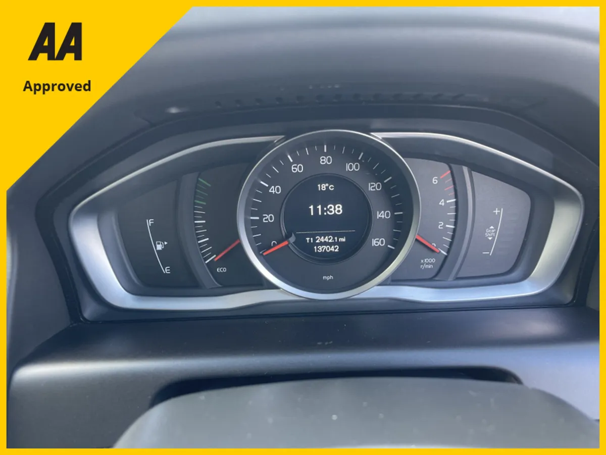 Volvo XC60 SE NAV D4 2.0 TD B4 R-DESIGN MHEV 197BH - Image 2