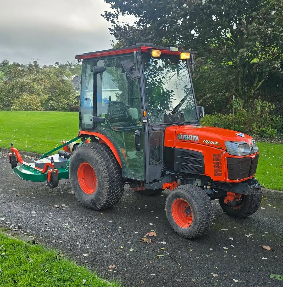 KUBOTA B3030 compact tractor - Image 1