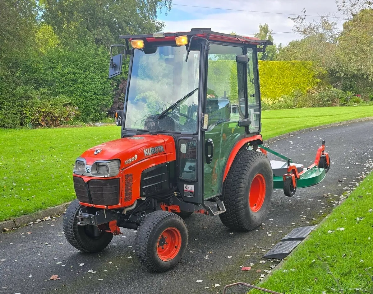 KUBOTA B3030 compact tractor - Image 2