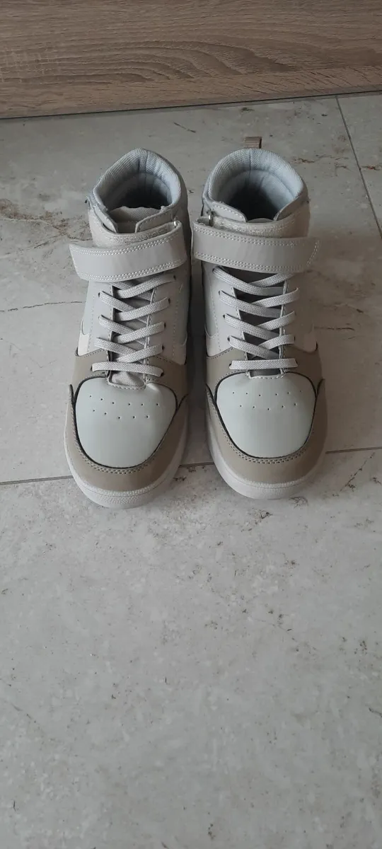 Next Runners size 4 - Image 4