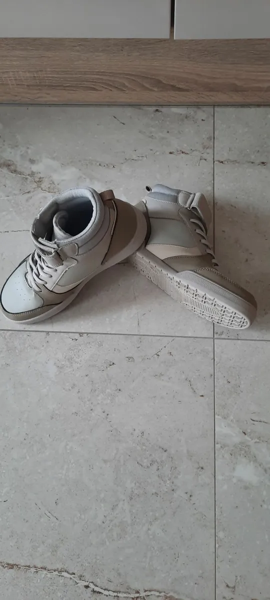 Next Runners size 4 - Image 1