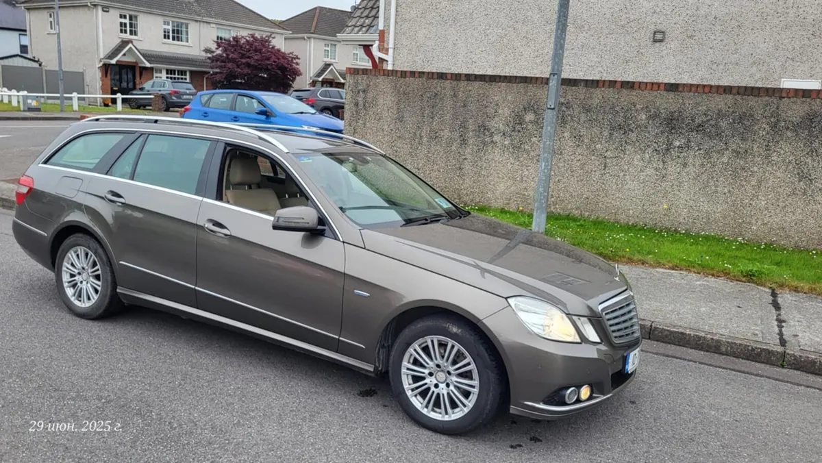 Mercedes 7 seater Automatic - Image 1