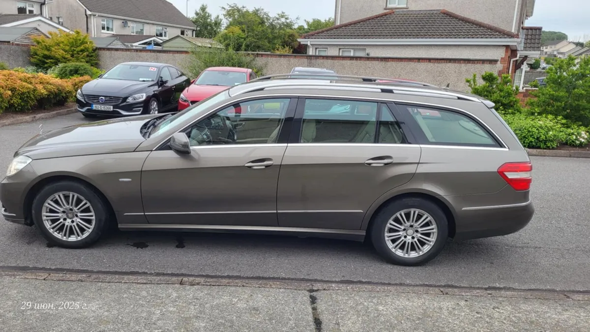 Mercedes 7 seater Automatic - Image 3