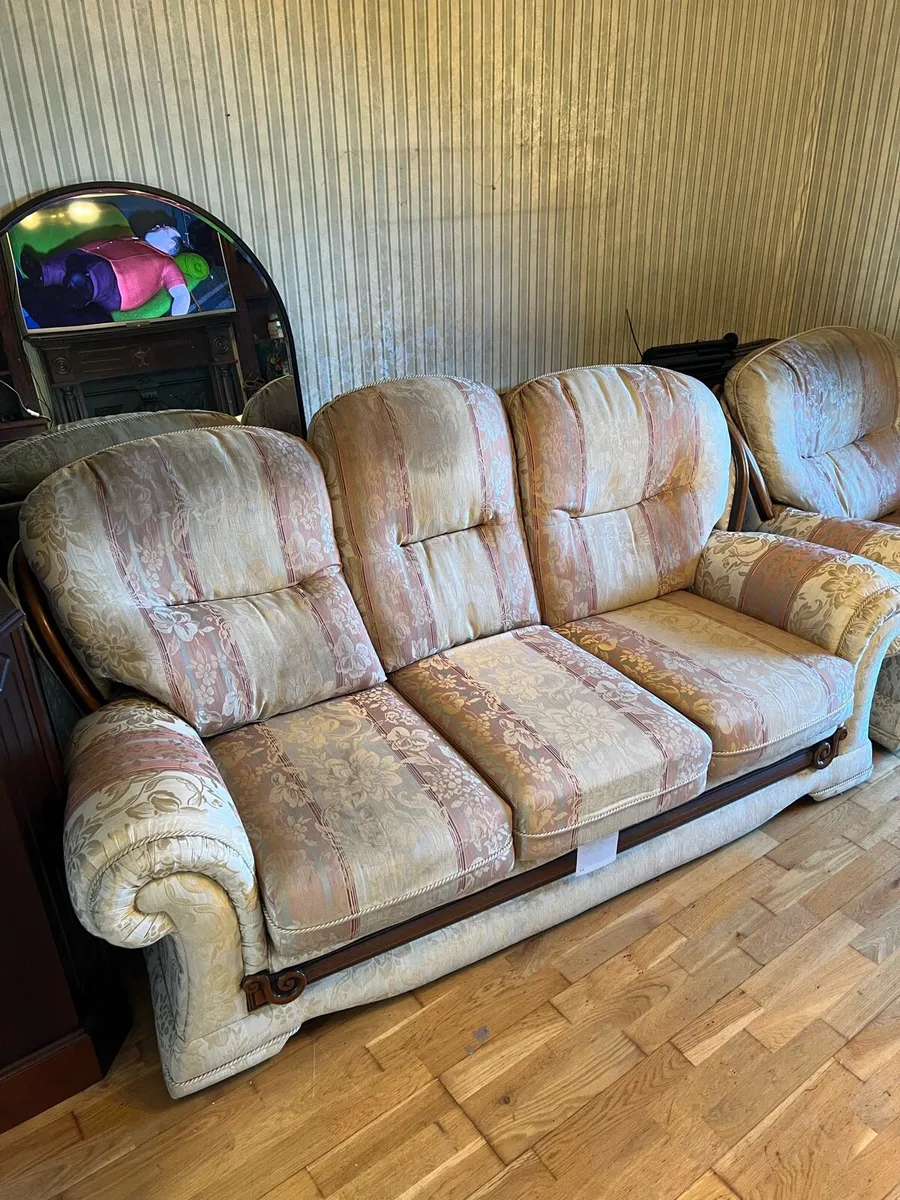 FREE 3 piece suit (sofa + 2 arm chairs) - Image 1