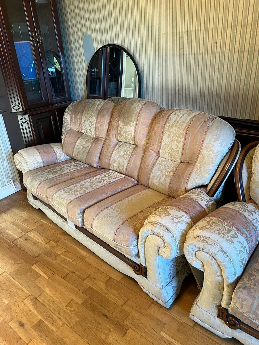 FREE 3 piece suit (sofa + 2 arm chairs) - Image 2