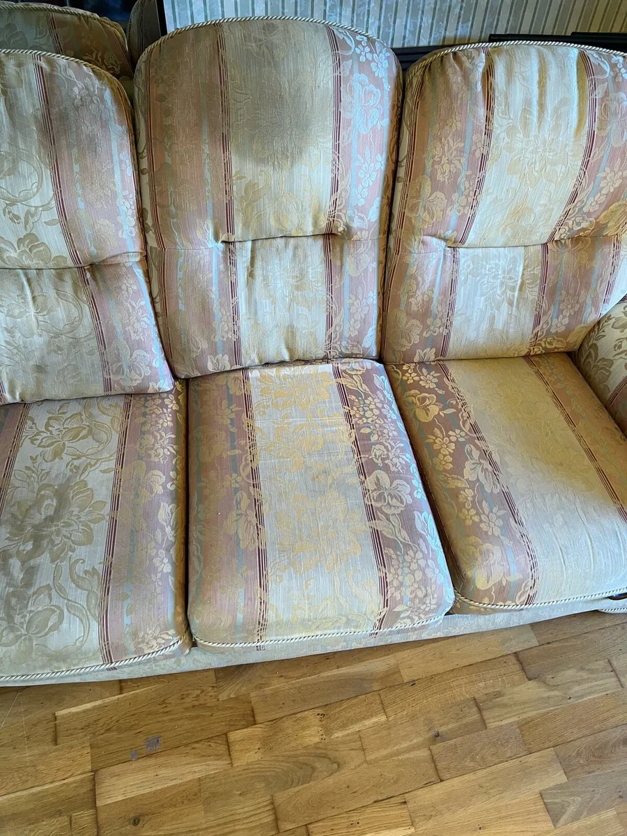 FREE 3 piece suit (sofa + 2 arm chairs) - Image 3